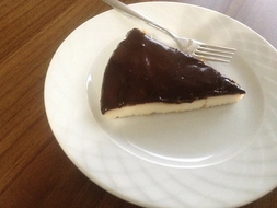 Çikolata Soslu Muhallebi Tarifi ve Malzemeleri